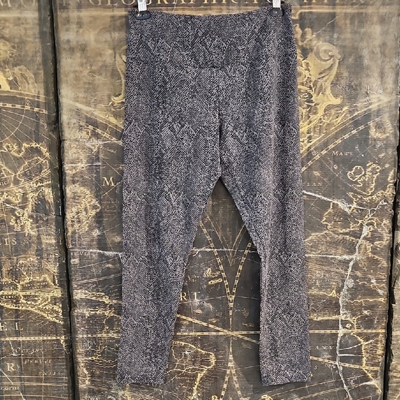 Stylish Gray Leggings - Picture 1 of 2